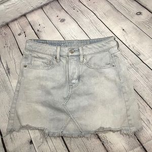 American Eagle Distressed Jean Skirt Light Wash Size 0